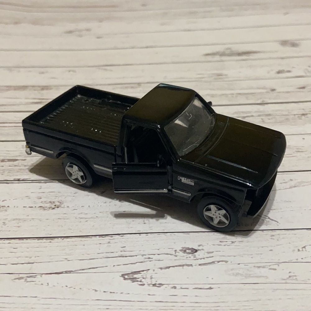 Maisto Ford F-150 Series Plain Black Pickup Truck Pullback 1/46 Scale Loose